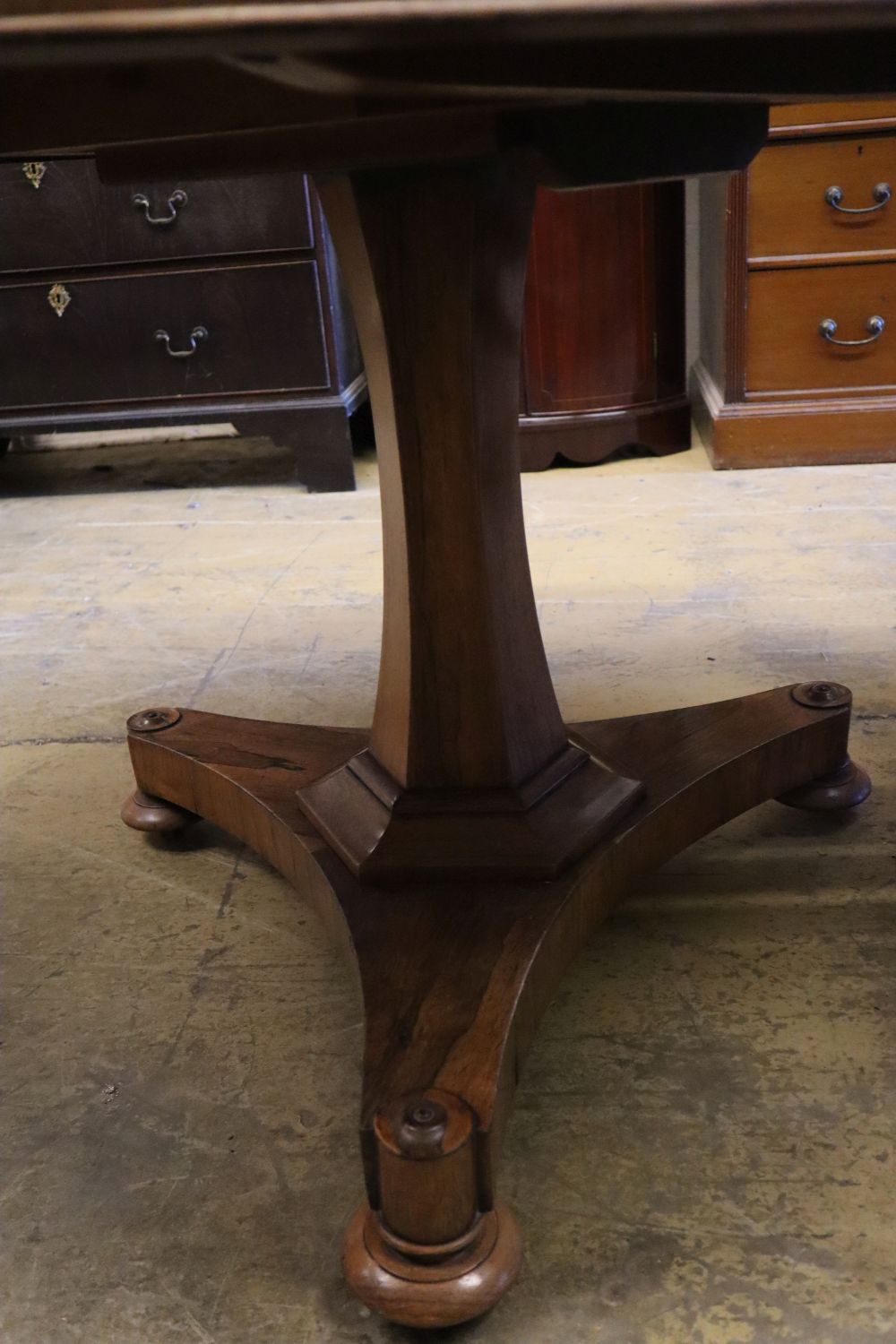 A Victorian rosewood circular topped breakfast table, diameter 113cm height 73cm